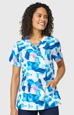 WonderWink Women's V-Neck 3 Pocket Lagoon Print Scrub Top