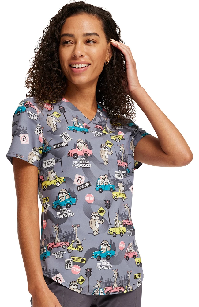 Cherokee Women's Tuckable Giraffic Jam Print Scrub Top 4 Cherokee Women's Tuckable Giraffic Jam Print Scrub Top - Image 4