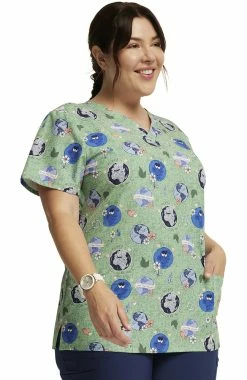 Dickies Women's Happy To Be Here Print Scrub Top -Scrubs for Women Sales Store 4 di dk717 print 650 1